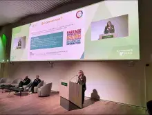Coralie Marjollet (présidente de IMAGYN) faisant un discours 
